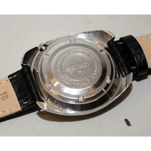 258 - Vintage gents Seiko 5 Sports automatic watch 6119-8310. Serial number dates this watch to Feb 1979. ... 