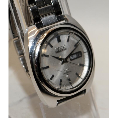 523 - Vintage gents Seiko 5 Actus SS automatic watch 6106-7420. Serial number dates this watch to July 196... 