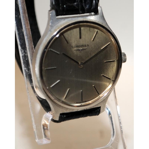 528 - Vintage Longines gents dress watch with 847 manual wind movement. Works when wound. Some patination ... 