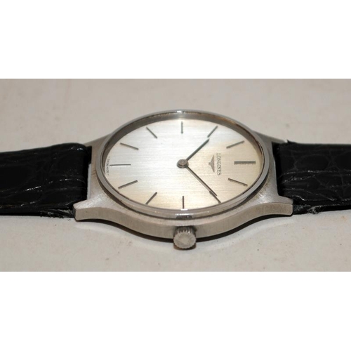 528 - Vintage Longines gents dress watch with 847 manual wind movement. Works when wound. Some patination ... 