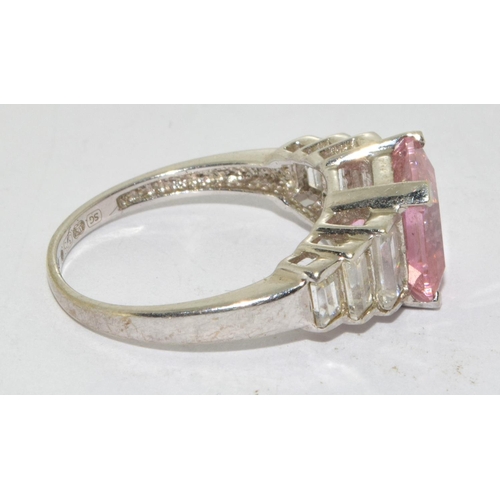 271 - 9ct white gold pink Tourmaline ring size L