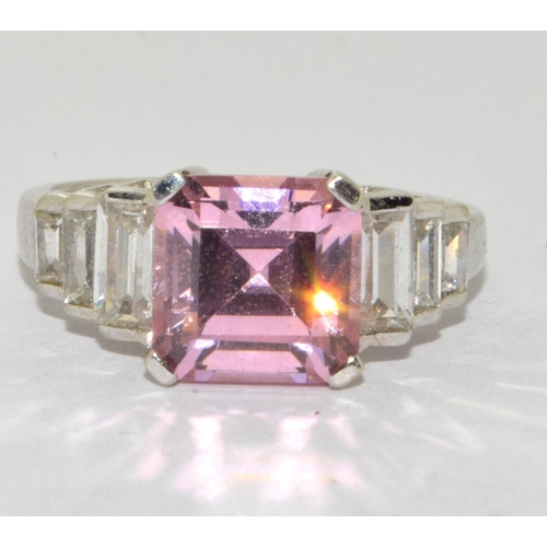 271 - 9ct white gold pink Tourmaline ring size L