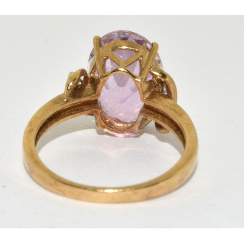 276 - A 9ct gold ladies Amethyst sweep ring set, with Diamond chip shoulders 
Size O