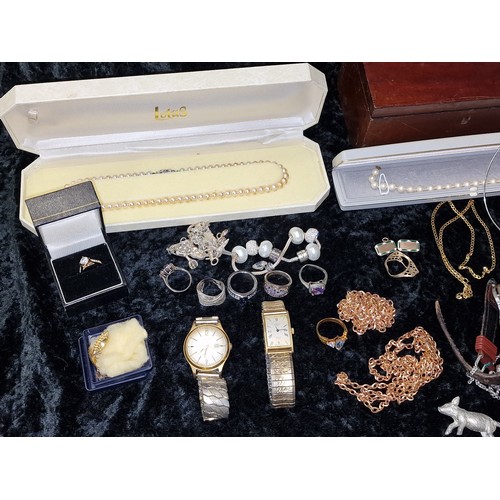 403 - Large quantity of costume and other jewellery to include gold and silver