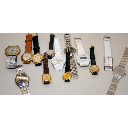 414 - Collection of ladies quartz watches with good quality movements. Seiko, Junghans etc. All with new b... 