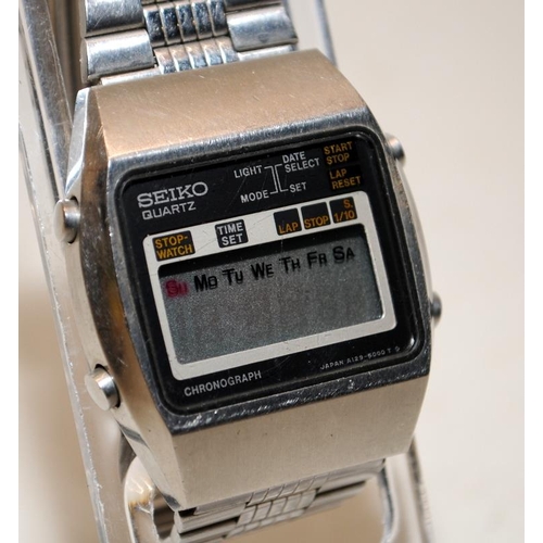 522 - Two vintage digital watches. Seiko A129-5000 and Citizen 1481010 Independent C352-L19311. Both offer... 