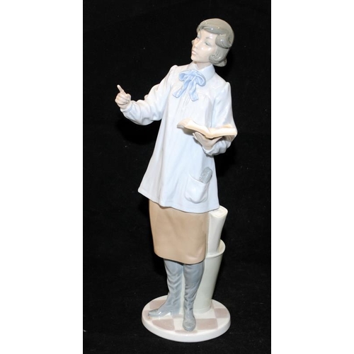 131 - LLadro figure Professor Lady Teacher no 5048 retied in 1981 39cm tall