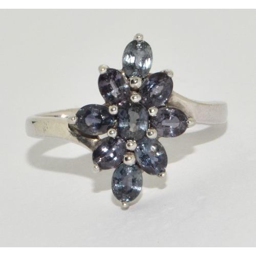 214 - A 925 silver flower ring Size S