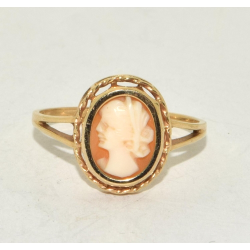 331 - 9ct gold ladies cameo ring size R