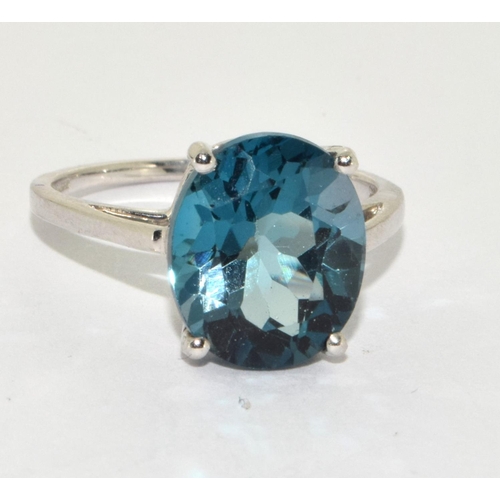 381 - 9ct white gold ladies Blue Topaz statement ring size N