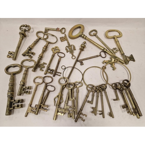 190 - Large quantity of vintage and other brass door keys