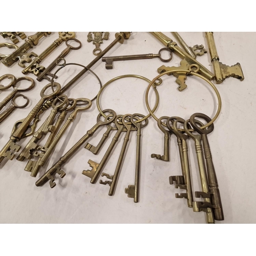 190 - Large quantity of vintage and other brass door keys