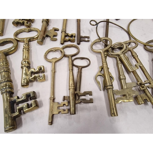 190 - Large quantity of vintage and other brass door keys