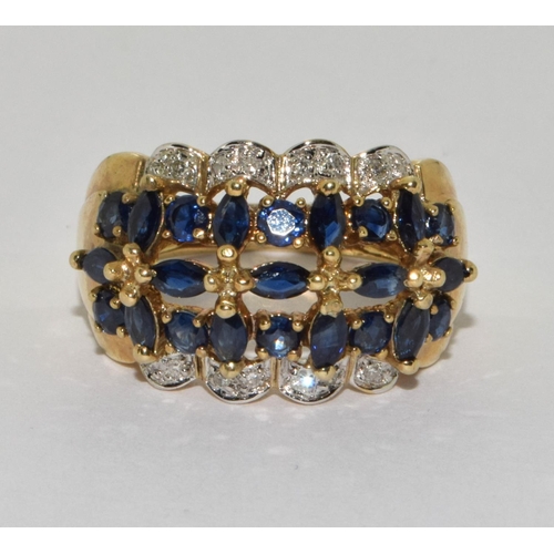 356 - 9ct gold ladies Sapphire statement ring size Q