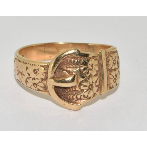 245 - 9ct gold gents buckle ring size T