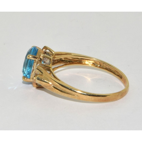 223 - 9ct gold ladies Diamond chip and blue center stone statement ring size S