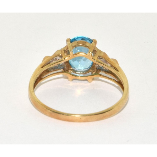 223 - 9ct gold ladies Diamond chip and blue center stone statement ring size S