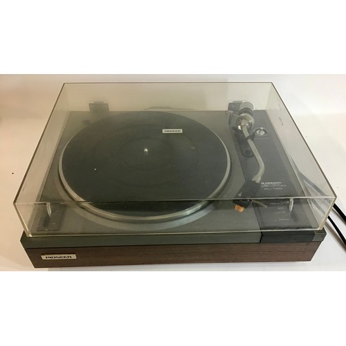 511 - PIONEER STEREO TURNTABLE. This is a two speed belt drive turntable model No.PL112D.Fitted with a mag... 