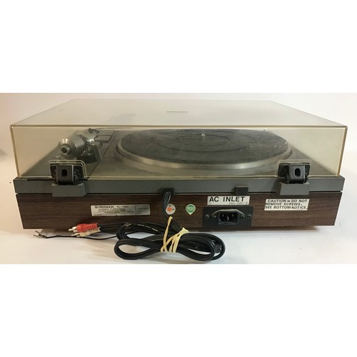 511 - PIONEER STEREO TURNTABLE. This is a two speed belt drive turntable model No.PL112D.Fitted with a mag... 