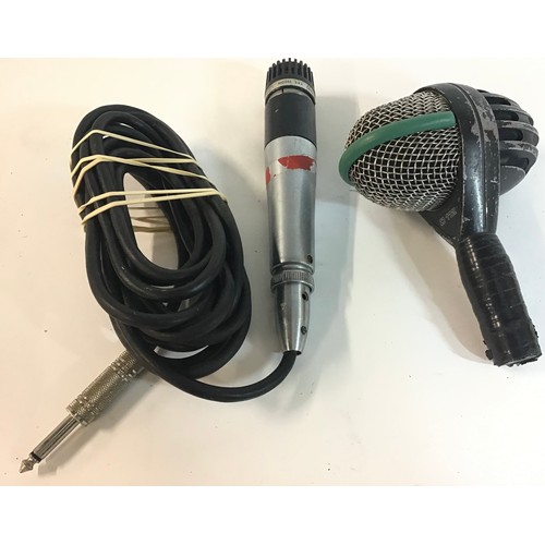 512 - VINTAGE MICROPHONES X 2. Here we have a Share Unidyne 3 model 545 complete with cable and a AKG D112... 