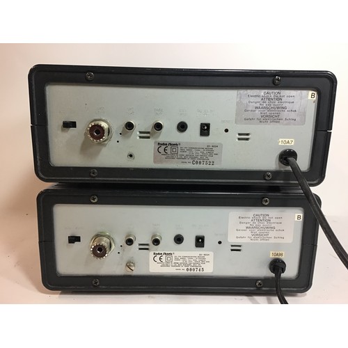 519 - REALISTIC COMMUNICATIONS RECEIVERS X 2. These are model No’s DX394 and both power up when plugged in... 