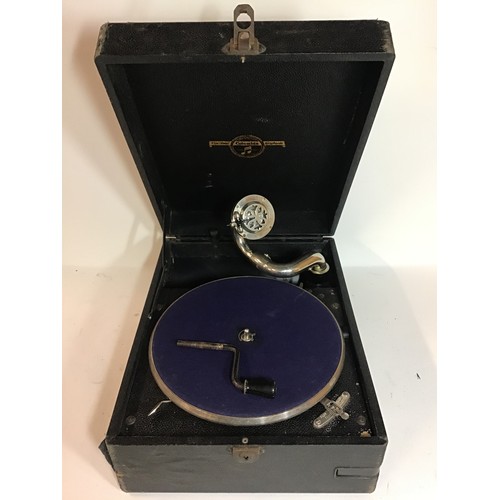 521 - COLUMBIA WIND UP GRAMOPHONE. This works and comes with handle to wind up and has spare needles in co... 