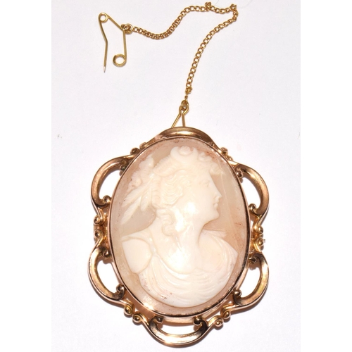 312 - 9ct gold well carved Cameo brooch