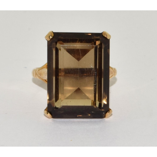 340 - 9ct gold ladies Quarts cocktail ring size M 6.7g