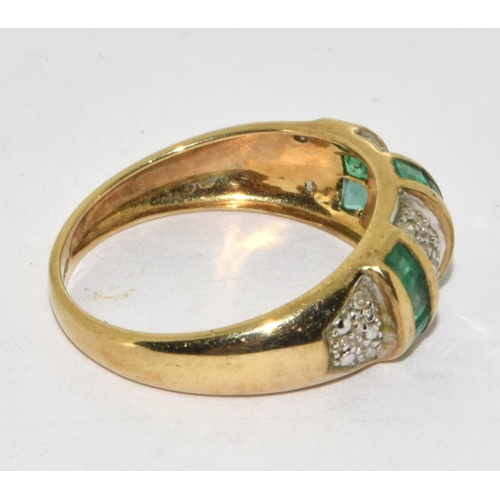 196 - Diamond, Emerald 9ct gold 2.6g ring Size O.