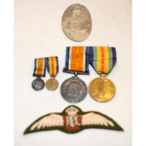 124 - WW1 medal pair awarded to Lieut. Bryer RAF. This interesting lot also includes miniature medals, RFC... 