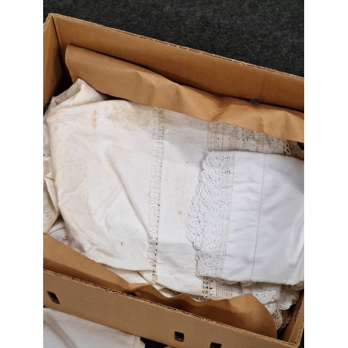 118 - A box of vintage linen and lace. Good lot to sort through.