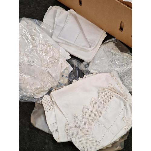 118 - A box of vintage linen and lace. Good lot to sort through.