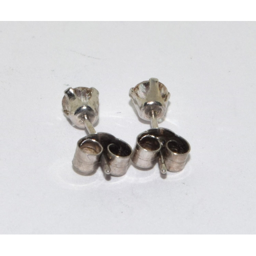 279 - A pair of 14ct W/G diamond stud earrings.