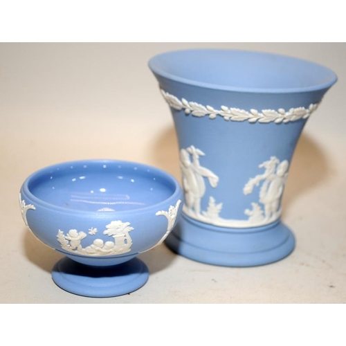 495 - 3 pieces Wedgwood blue and white Jasperware including a large planter 20cms tall