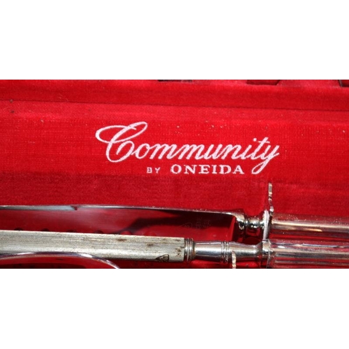 180 - Oneida Community canteen of cutlery in quality presentation case