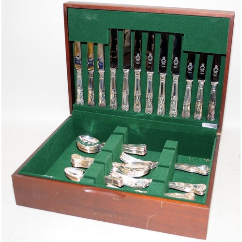 180A - Flexfit canteen of silver plated cutlery in a quality lined wooden case with leather top