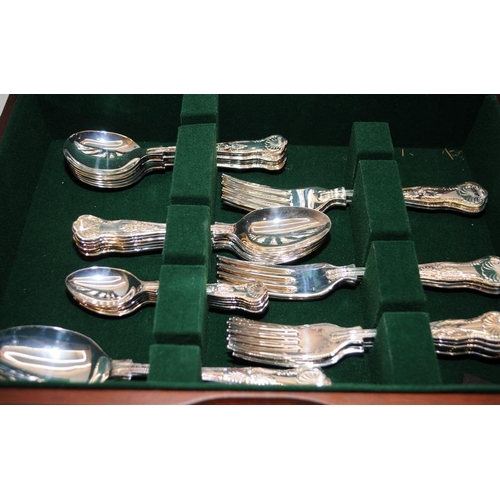 180A - Flexfit canteen of silver plated cutlery in a quality lined wooden case with leather top