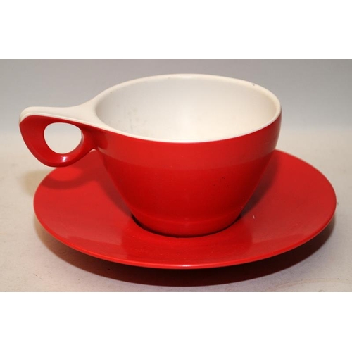 506 - Vintage red/white Melaware melamine plastic cups and saucers x 5