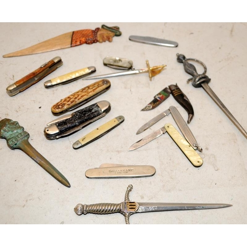 509 - Large collection of vintage pen knives, letter openers etc