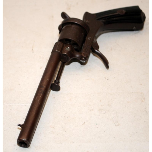 171 - Antique Six chamber revolver with pull down trigger. Working mechanism. Certification exempt. Barrel... 