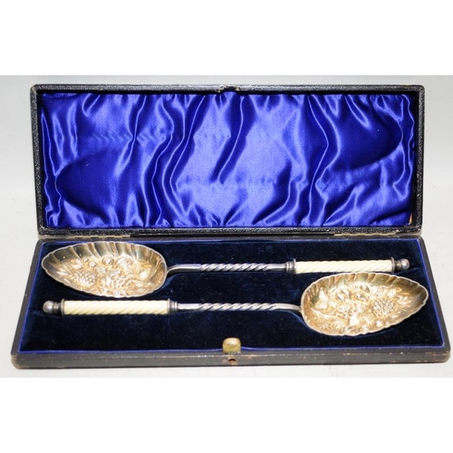 172 - Quantity of silver plated flatware including cased set of 6 napkin rings and other cased serving ite... 