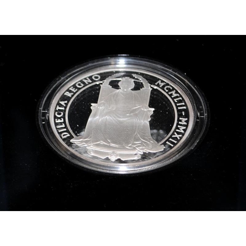 460 - Royal Mint Queens Diamond Jubilee fine silver 5oz commemorative coin. Limited Edition of 1952. Offer... 