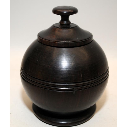 523 - Treen: A collection of attractive vintage turned wood lidded pots