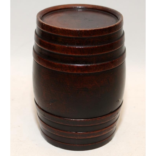 523 - Treen: A collection of attractive vintage turned wood lidded pots