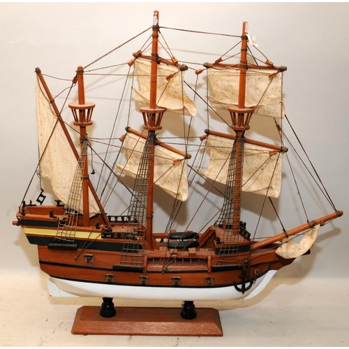 528 - Small scale model of a sailing ship the 