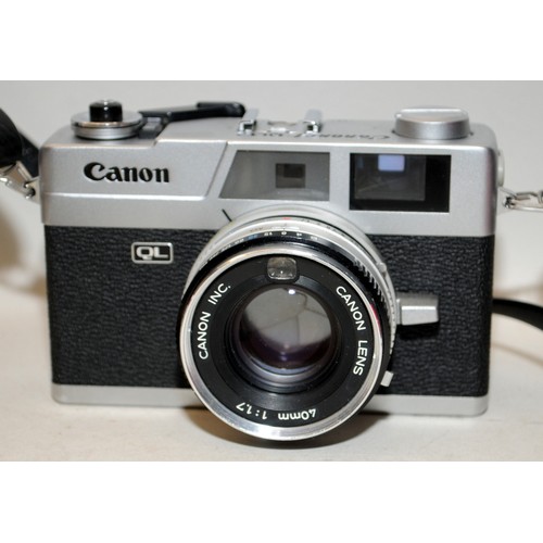 440A - Vintage Wergin Edixa Reflex 35mm camera c/w a Canon Canonet QL17 35mm compact camera. Both with orig... 