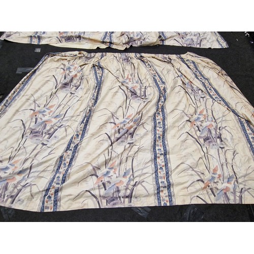 403 - A pair of vintage patterned curtains complete with tie backs and pelmet. Each measures approx 353x19... 