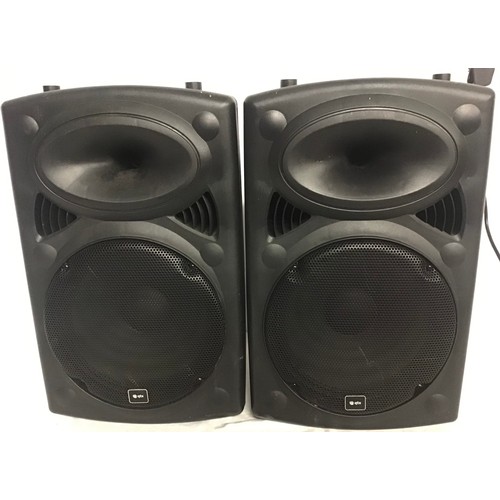 498 - 2 X QTX PA POWERED SPEAKERS. These are model number QR12K and both power up when plugged in.