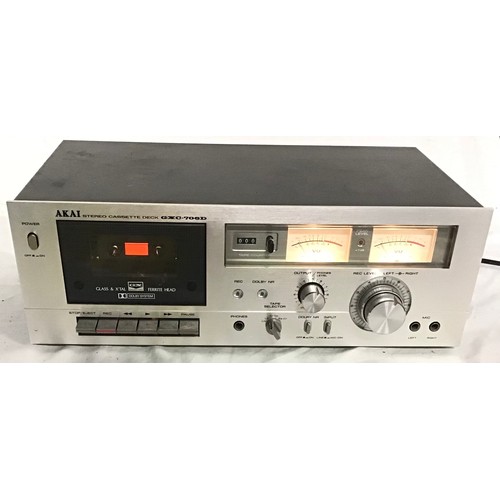 492 - AKAI STEREO CASSETTE DECK. This is model GXC-7060. Powers up and plays a tape.