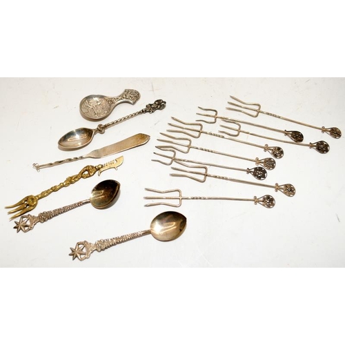 217 - A collection of silver plated items to include an antique hip flask and cased flatware. Includes con... 